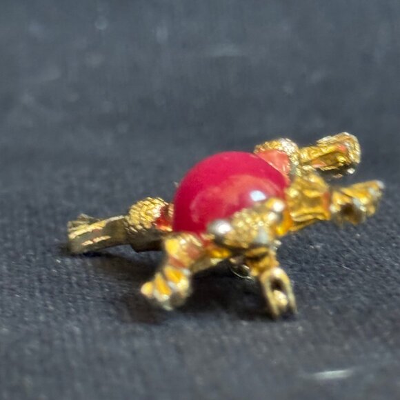 Gold-Tone Frog Brooch With Pink Stone Belly & Textured Finish - Picture 6 of 11
